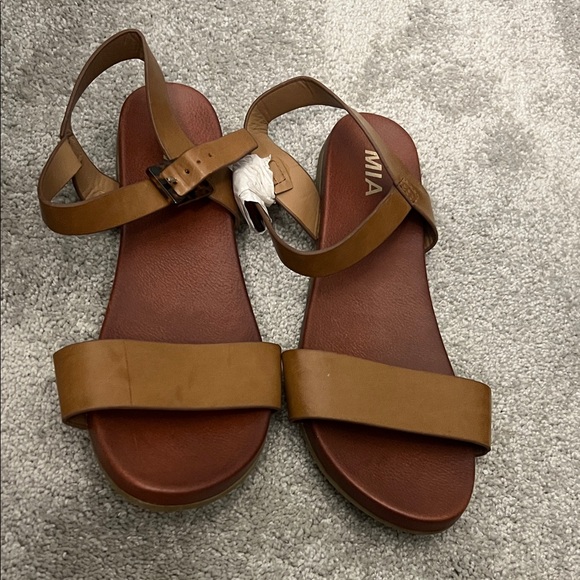 MIA Women's Tan Sandals NWOT - Picture 1 of 1
